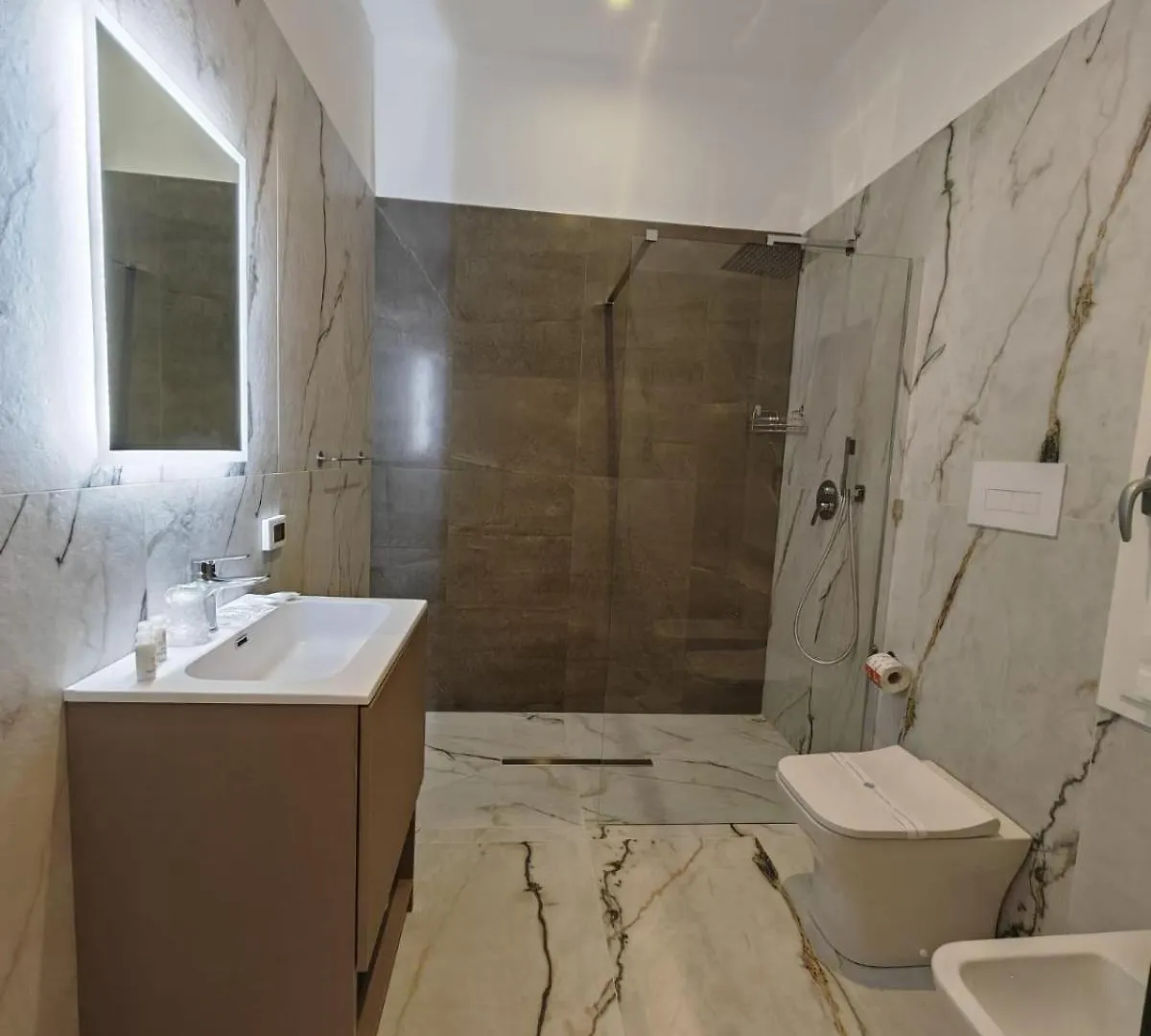 Mikale Luxury Rooms Casteltermini 0*,  Italy